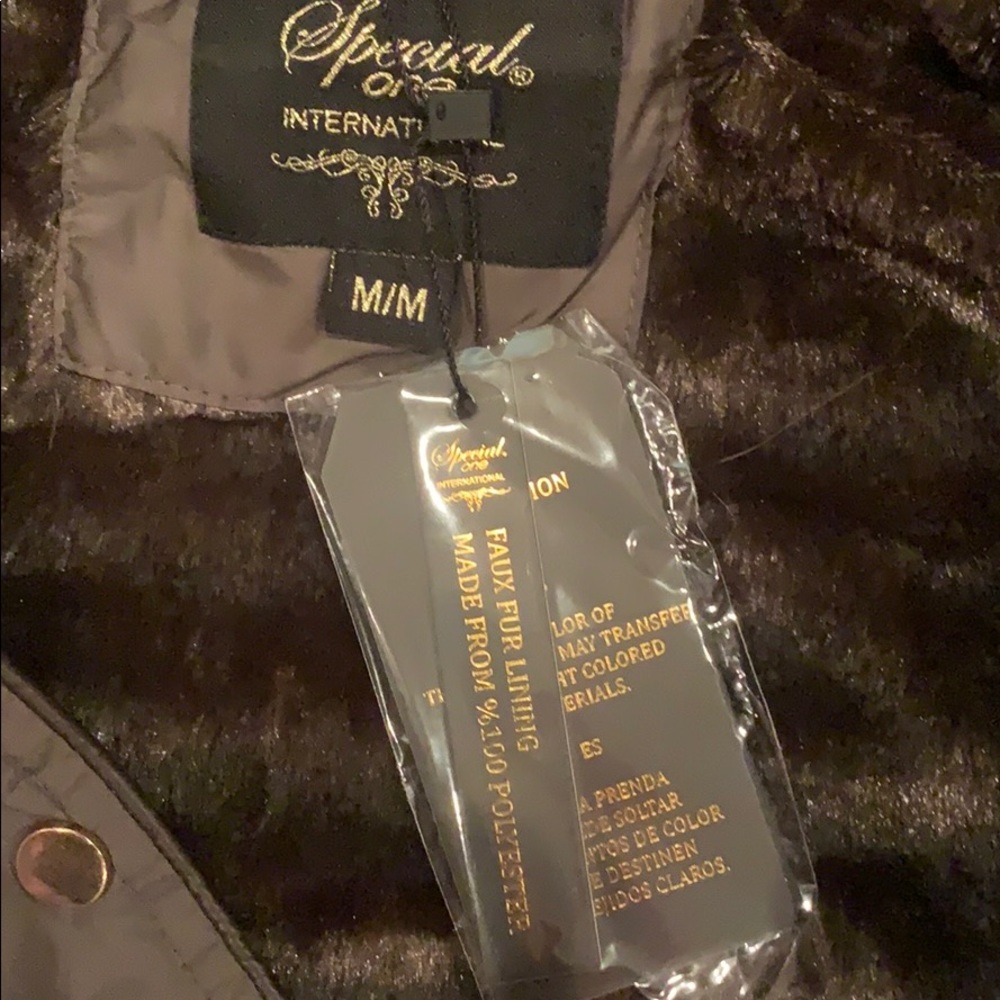 NWT Special One fur trimmed vest - Picture 5 of 6